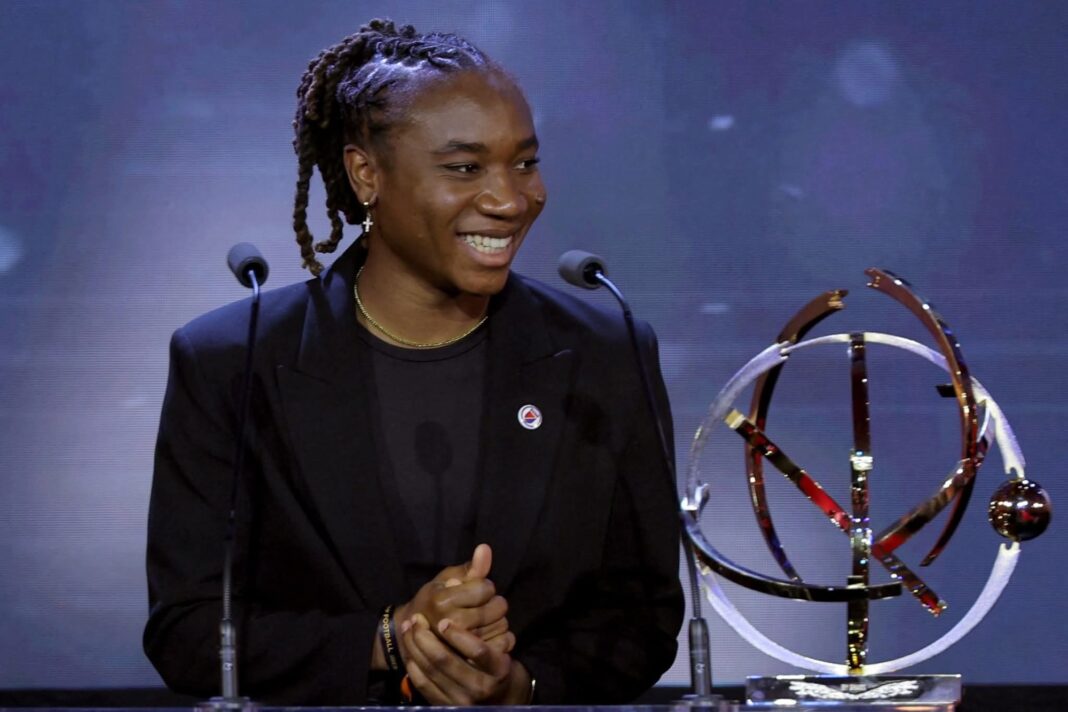Historique : Melchie Dumornay devient la première Haïtienne nommée meilleure joueuse en France Historique : Melchie Dumornay devient la première Haïtienne nommée meilleure joueuse en France