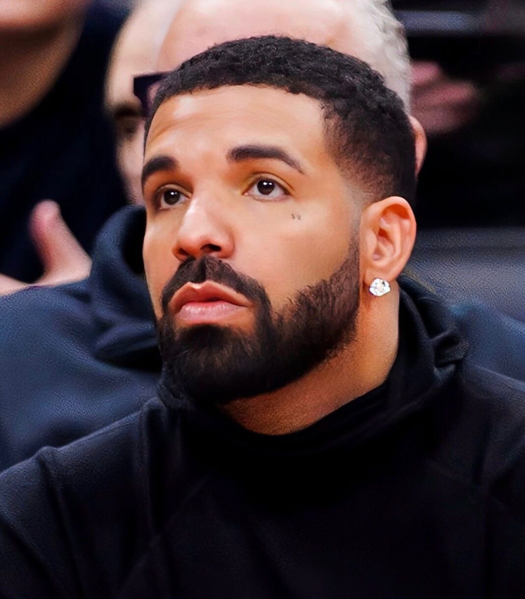 Drake mise sur trois projets explosifs pour marquer son grand retour sur la scène musicale Drake mise sur trois projets explosifs pour marquer son grand retour sur la scène musicale